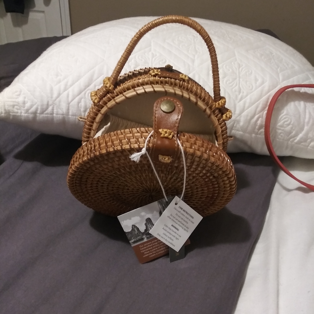 Handbags - Picture 6 of 6